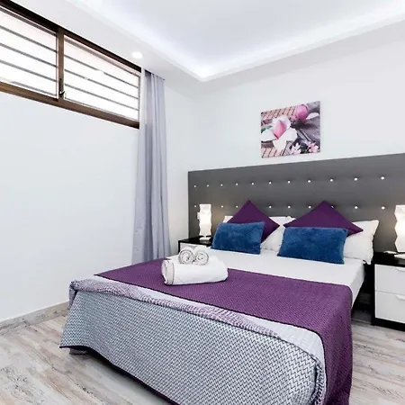 Summerland Charming *